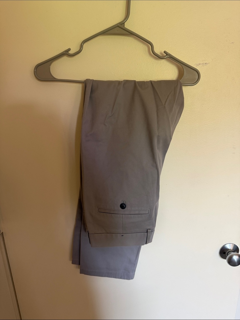 Charles Tyrwhitt Men's Chino Pants; Grey; Slim Fit 34W 32L